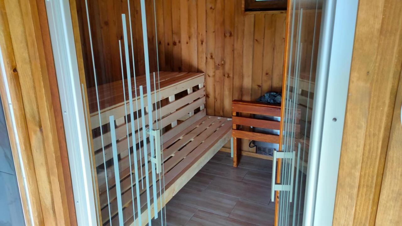 ホテル Gosciniec Iwona グウホワジ エクステリア 写真
